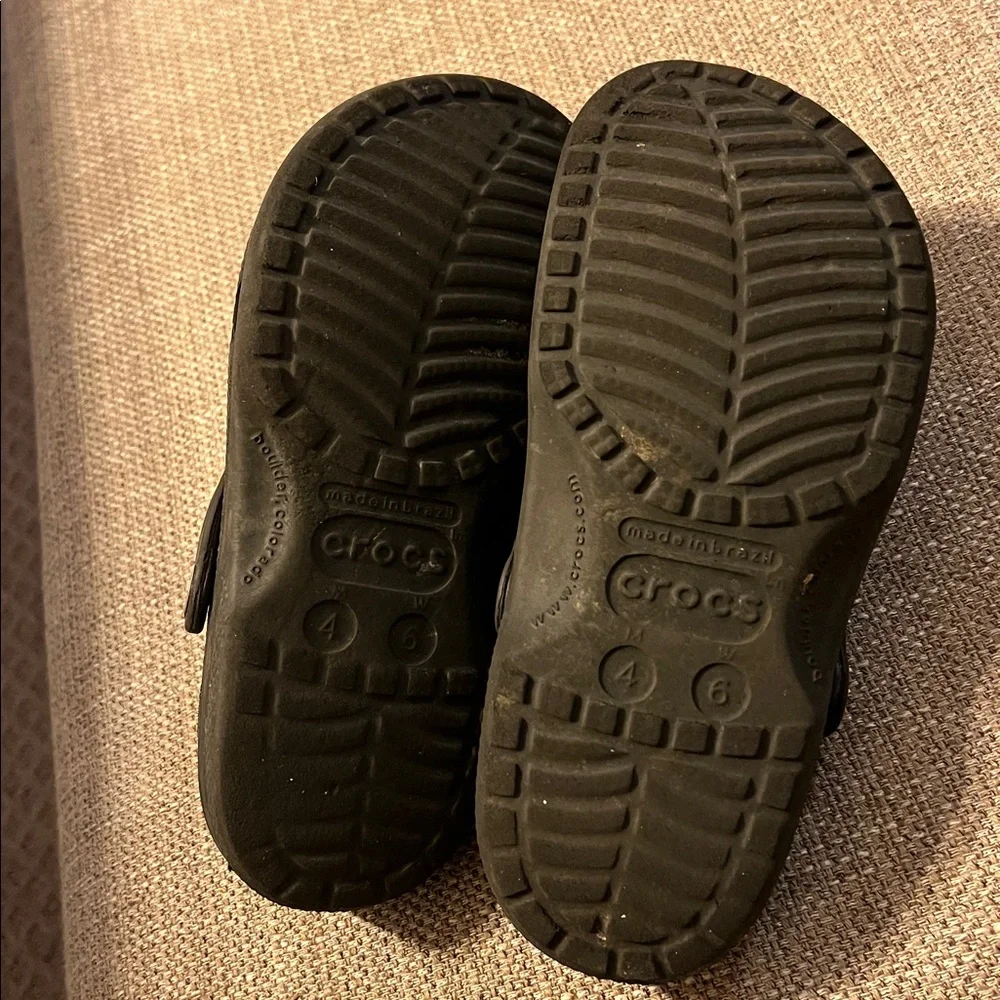 CROCS Classic Black Clogs - Picture 4 of 4